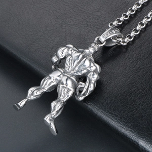 Collier avec pendentif homme musclé en acier inoxydable argenté pour le fitness