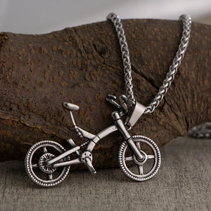 Vintage Industrial Style Stainless Steel Bicycle Pendant Necklace For Men Retro Distressed Silver Bike Charm Hip Hop Jewelry