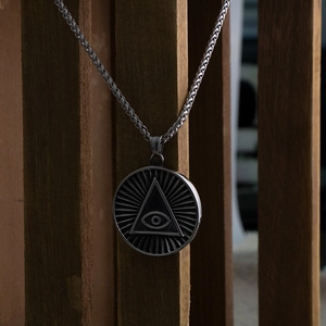 Collier vintage en acier titane avec pendentif triangle œil de la providence pour hommes