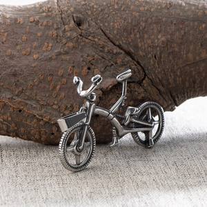 Retro titanium steel bicycle pendant necklace for sports lovers on natural wood background