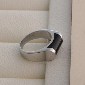 Bague Minimaliste en Acier Inoxydable pour Hommes Femmes Incrustation Époxy Noir Anneau Géométrique Rectangulaire Bijoux de Mode