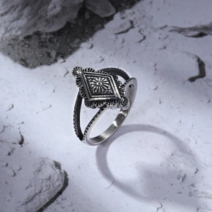 Gioielli Etnici Vintage Bohemienne in Acciaio Inossidabile Con Incisione di Girasole a Rombo Anello Bracciale Collana Donna