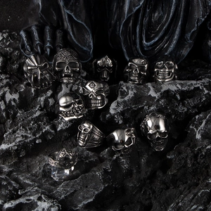 Polished gothic skull rings made of stainless steel with vintage blackened finish