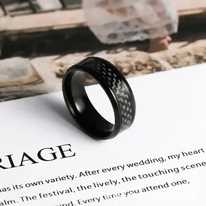 Bague pour Homme en Acier Inoxydable Avec Incrustation en Fibre de Carbone Noir Électroplaqué Texture Tissée Bijoux de Mode