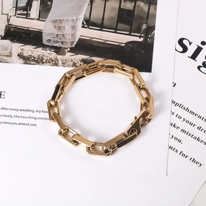Modern gold-plated stainless steel paperclip chain bracelet for men with secure clasp