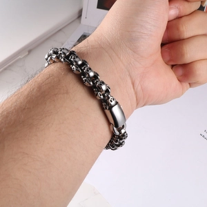Vintage stainless steel skull link bracelet for men with secure wide box clasp