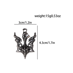 Vue détaillée du pendentif crâne gothique avec trident, dimensions et poids indiqués