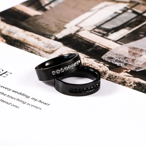 Bague Noire en Acier au Titane à la Mode pour Hommes Femmes Poli Sertissage Canal Strass Anneau Unisexe Bijoux Minimalistes