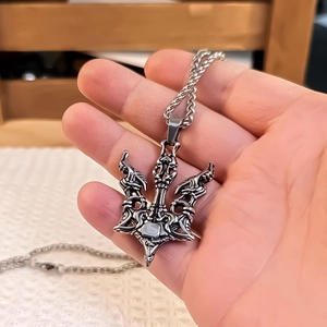 Collier trident pour homme en acier inoxydable argenté avec chaîne torsadée style gothique
