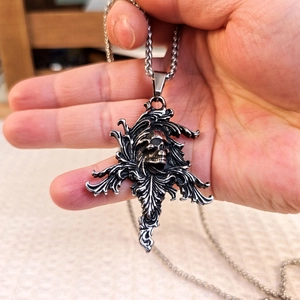Gothic retro stainless steel skull pendant necklace with intricate scrollwork for men