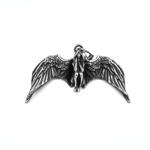 Pendentif ange déchu en acier inoxydable vintage avec ailes détaillées et style gothique