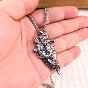 Retro silver metal feather mask pendant necklace with intricate ethnic relief patterns