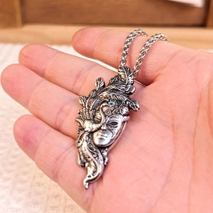 Vintage silver-tone Venetian mask pendant necklace with detailed feather engraving