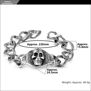 Vue détaillée du motif de crâne et des dimensions des maillons du bracelet biker