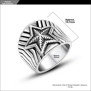 Vue détaillée d'une large bague étoile vintage avec gravures et dimensions précises