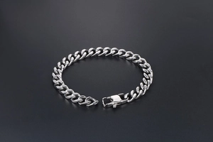Pulsera de cadena cubana plateada pulida para hombre con cierre de mosquetón seguro