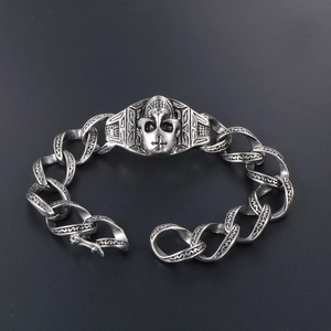 Bracelet punk vintage pour homme en acier inoxydable avec crâne et croix sur fond noir