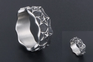 Detailed view of the vintage star relief and wavy edge on this retro titanium steel ring