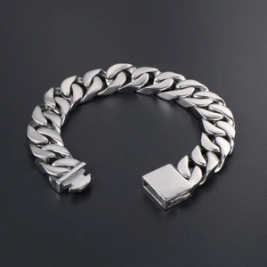Bracelet gourmette en acier titane argenté poli avec boucle carrée pour homme