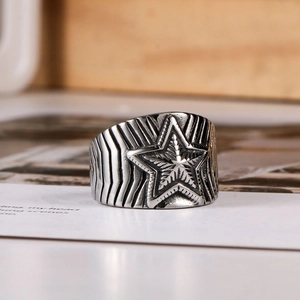 Bague Étoile en Acier Inoxydable Vintage pour Hommes Style Industriel Punk Argent Pentagramme Gaufré Bijoux de Mode