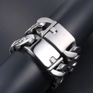 Bracelet gourmette épais en acier titane pour homme avec fermoir plat brossé