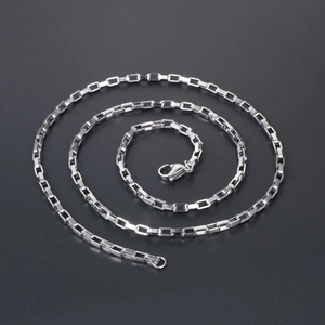 Collier double épaisseur en acier inoxydable poli avec fermoir mousqueton très résistant