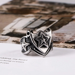 Vintage punk men's triangle star ring in silver steel with shield-shaped relief
