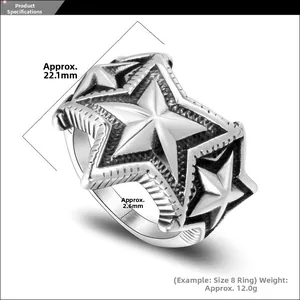 Vue macro d'une bague étoile en acier titane montrant une largeur de 22,1mm et épaisseur