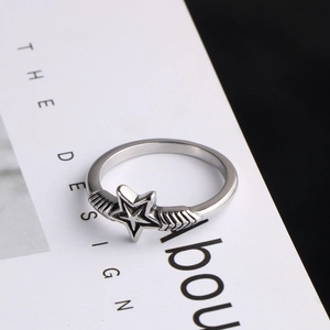 Anillo de Estrella Vintage de Acero de Titanio para Hombre Mujer Minimalista Pulido Plata Pentagrama Band Punk Grabado Joyería