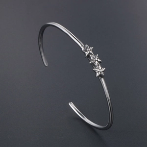 Bracelet Jonc Ouvert en Acier Inoxydable Vintage pour Hommes Femmes Argent Motif Trois Étoiles Punk Gothique Bijoux Cadeau