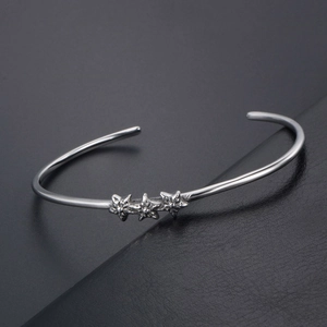 Bracelet jonc ouvert en forme de C en acier inoxydable vintage avec trois étoiles