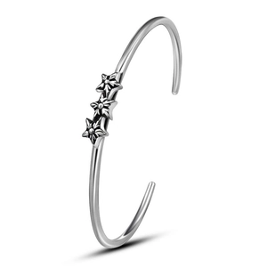 Bracelet jonc ouvert en acier inoxydable vintage avec trois étoiles gravées en relief 3D