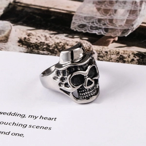 Anello teschio vintage con cappello a cilindro in acciaio al titanio argento stile punk