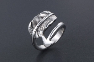 Detailed macro view of retro silver feather ring showing fine blackened texture and craftsmanship