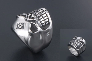 Detailed close-up of retro silver skull ring featuring heart-shaped eyes and side carving