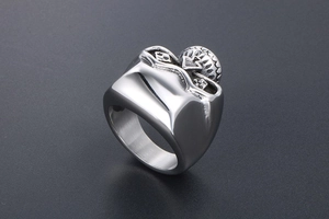 Détails en relief de crâne punk sur une bague épaisse en acier inoxydable argenté