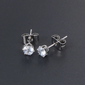 Klassische Titanstahl-Ohrstecker mit rundgeschliffenem Solitär-Diamanten in Vier-Krallen-Fassung