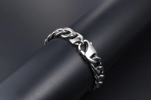 Gros bracelet gourmette en acier argenté poli avec fermoir mousqueton robuste