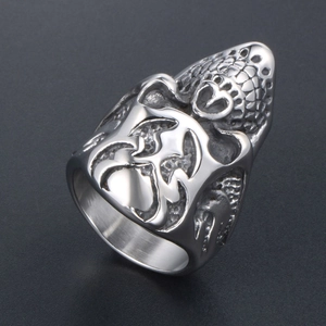 Anello largo gotico in acciaio inossidabile argentato con rilievi di cuori e fiamme punk