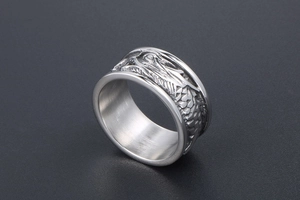 Relief détaillé de motif dragon vintage sur bague large en acier inoxydable pour homme