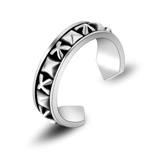 Retro vintage engraved open ring featuring embossed stars and geometric patterns