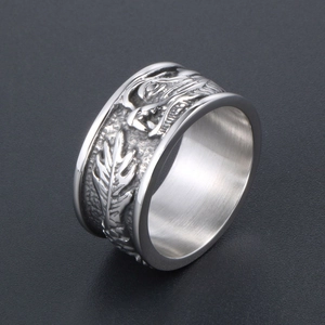 Bague dragon vintage large en acier inoxydable argenté avec motif de relief profond
