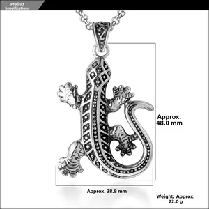 Vue détaillée des dimensions du pendentif lézard avec hauteur 48mm et largeur 38,8mm