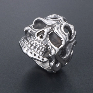 Vintage silver skull ring with gothic vampire design in polished stainless steel