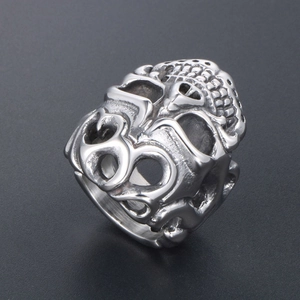 Vintage gothic skeleton ring with retro skull design in distressed silver and black metal