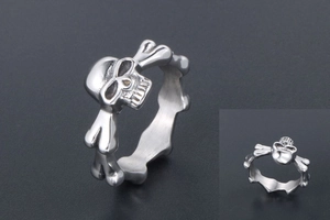Detailed view of silver punk skull ring featuring realistic bone linked band design