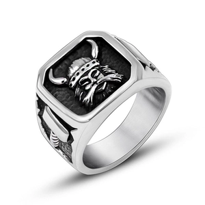 Bague guerrier viking en argent rétro avec relief de casque et motifs nordiques gravés