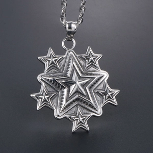 Collier avec pendentif étoile vintage en acier inoxydable aux pentagrammes superposés