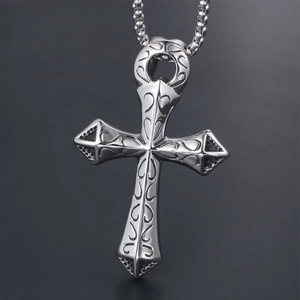 Collana con ciondolo a croce in acciaio al titanio punk con incisione filigrana vintage