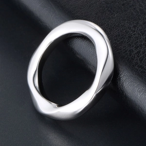 Bague vague irrégulière minimaliste en argent avec finition miroir pour hommes et femmes
